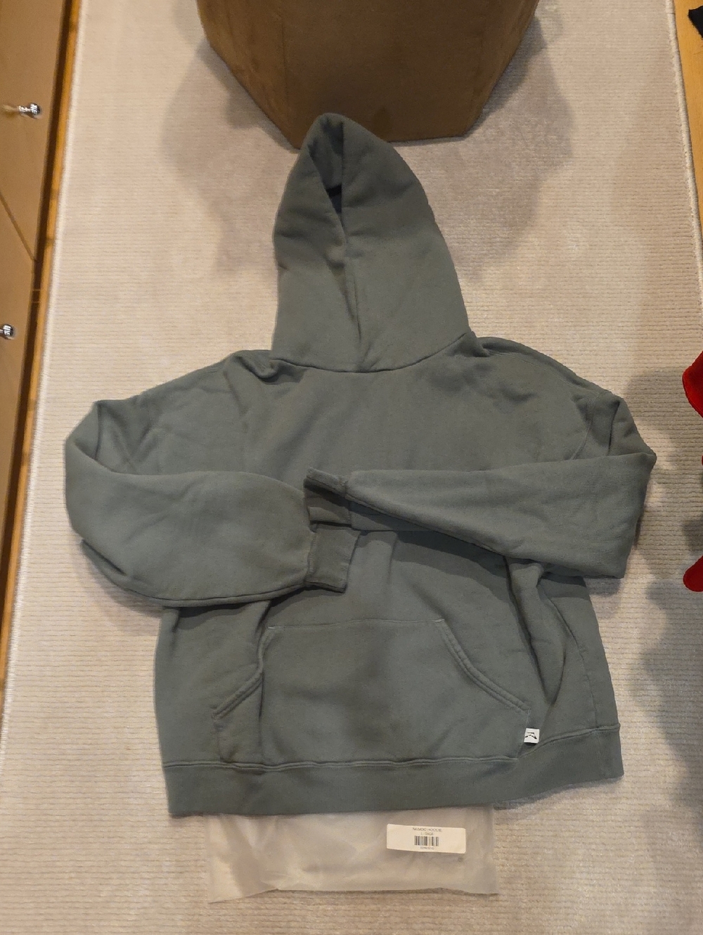 Akimbo Sage Green Hoodie Size Large New